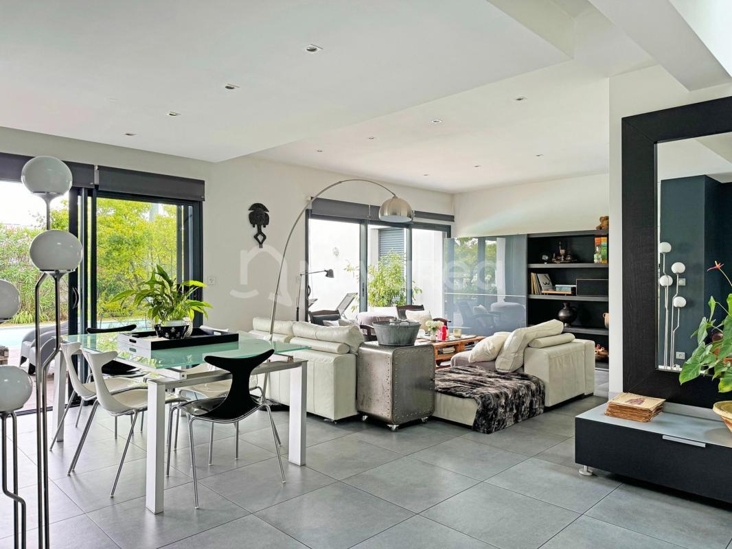 6 room house