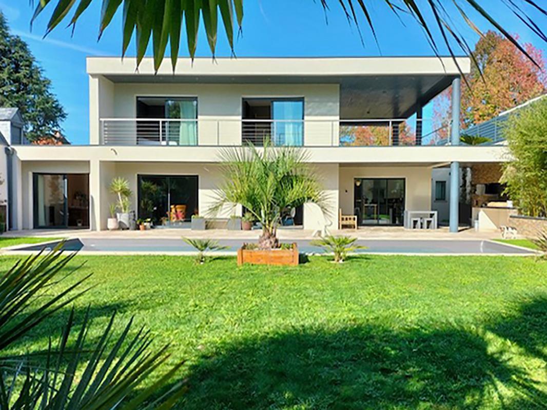 7 room house