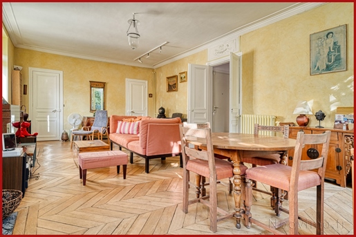 Beautiful prestigious 5-room apartment of 126 m2 in a huge wooded park. Villa Capri. Quartier Vi
