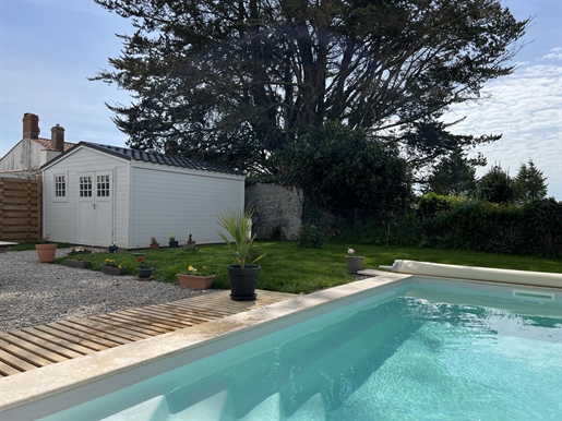 Maison de 95m2 avec Piscine et Jardin Arboré à Longeville Sur Mer
