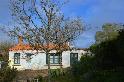 Maison De Village