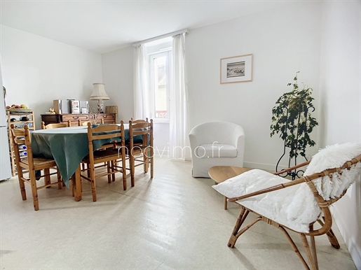 Apartment T3, 1st floor in the center of Cancale.