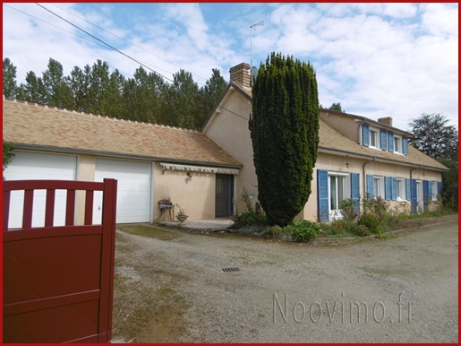 Quiet house with 5 hectares. 5 bedrooms 700 m2 of outbuildings (sheds, garages, barn)