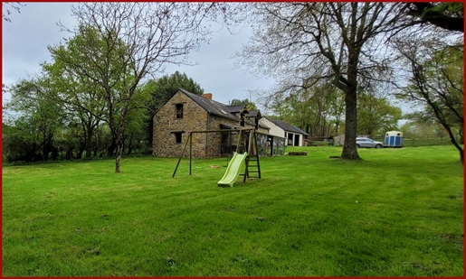 6-room farmhouse and outbuildings on 14,000 m2