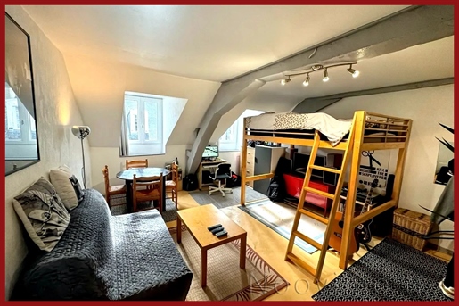Exclusivity: beautiful furnished one-room apartment 30m2 in the historic center of Rennes, top floor