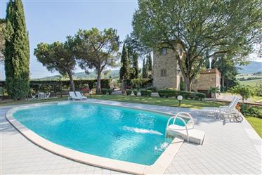 Luxus-Villa zum Verkauf in Sarteano in der Toskana.