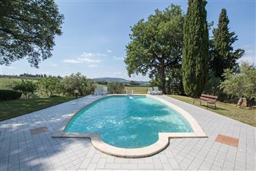 Vente villa prestigieuse à Sarteano, en Toscane.