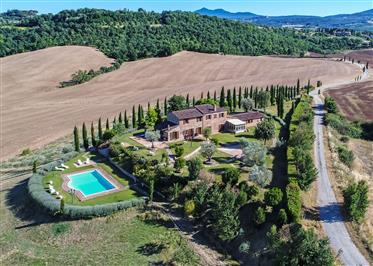Wunderschönes Bauernhaus mit Blick auf die Toskana.