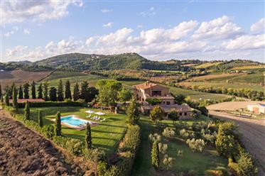 For sale dream house in Val d’ Orcia, Tuscany.