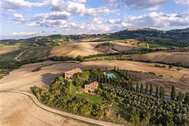 For sale dream house in Val d’ Orcia, Tuscany.