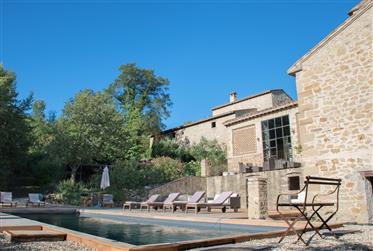 Borgo di lusso con piscina ad Anghiari, Toscana.