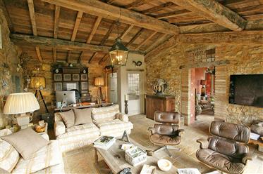 Restored farmhouse with swimming pool in the heart of Chianti area, Tuscany
