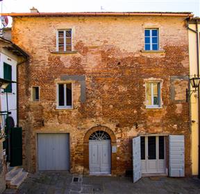 Anique Palazzo na prodej v Toskánsku/Montepulciano