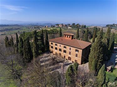 Historical villa for sale in Castiglione del Lago, in Umbria.