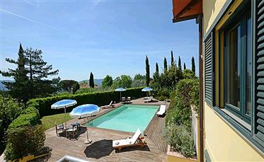 Luxuriöse Villa in Reggello in der Toskana zu verkaufen.