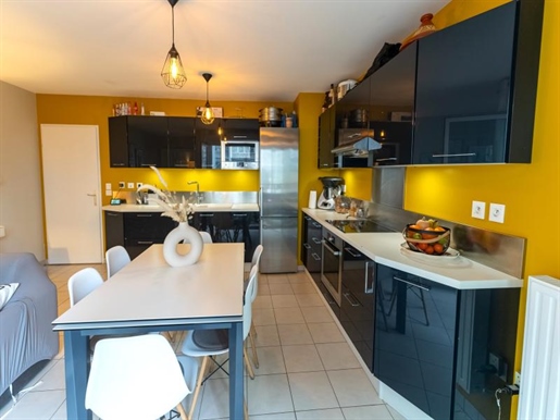 Purchase: Apartment (92700)