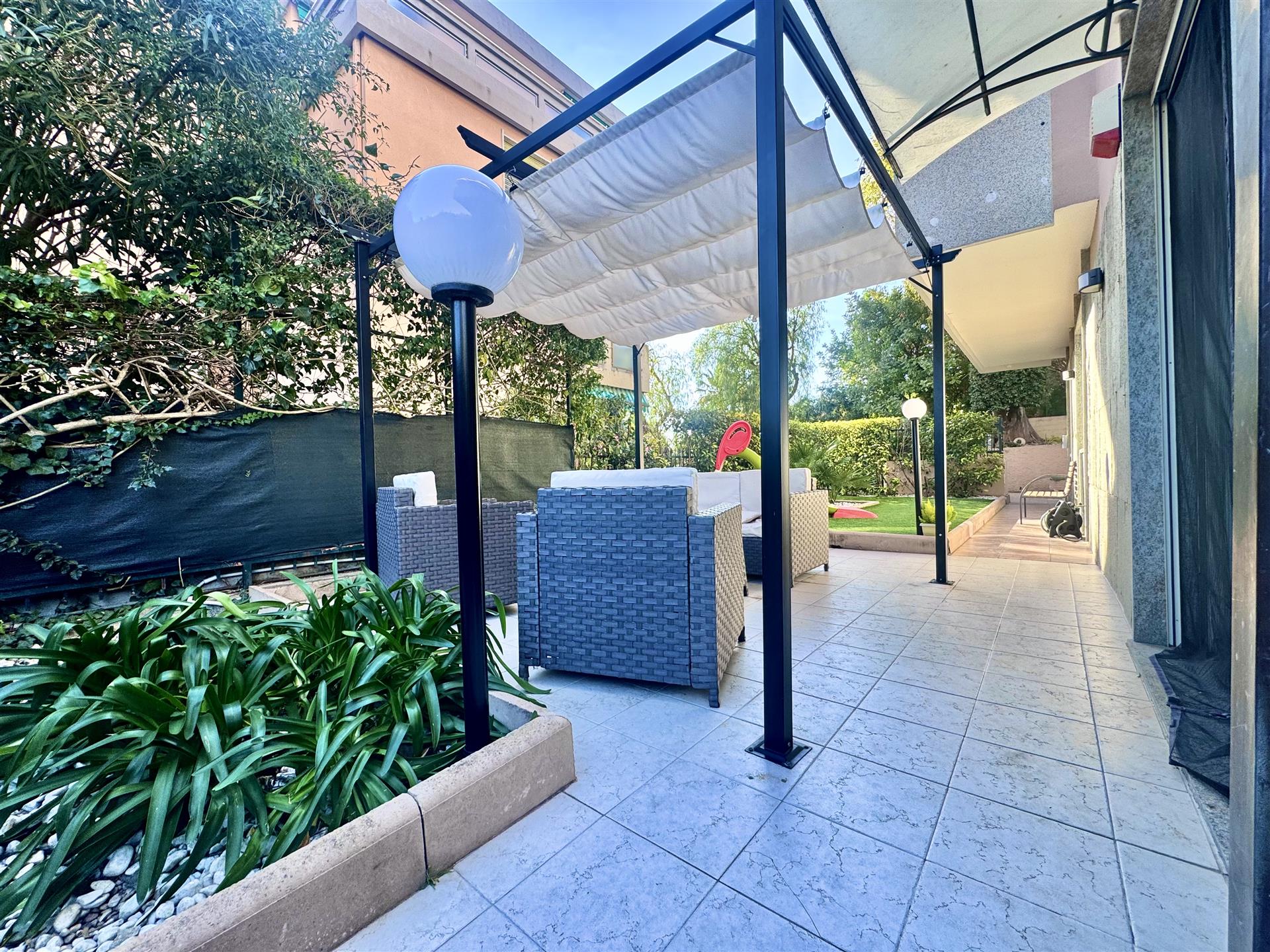 Groot gerenoveerd appartement op 100 meter van zee