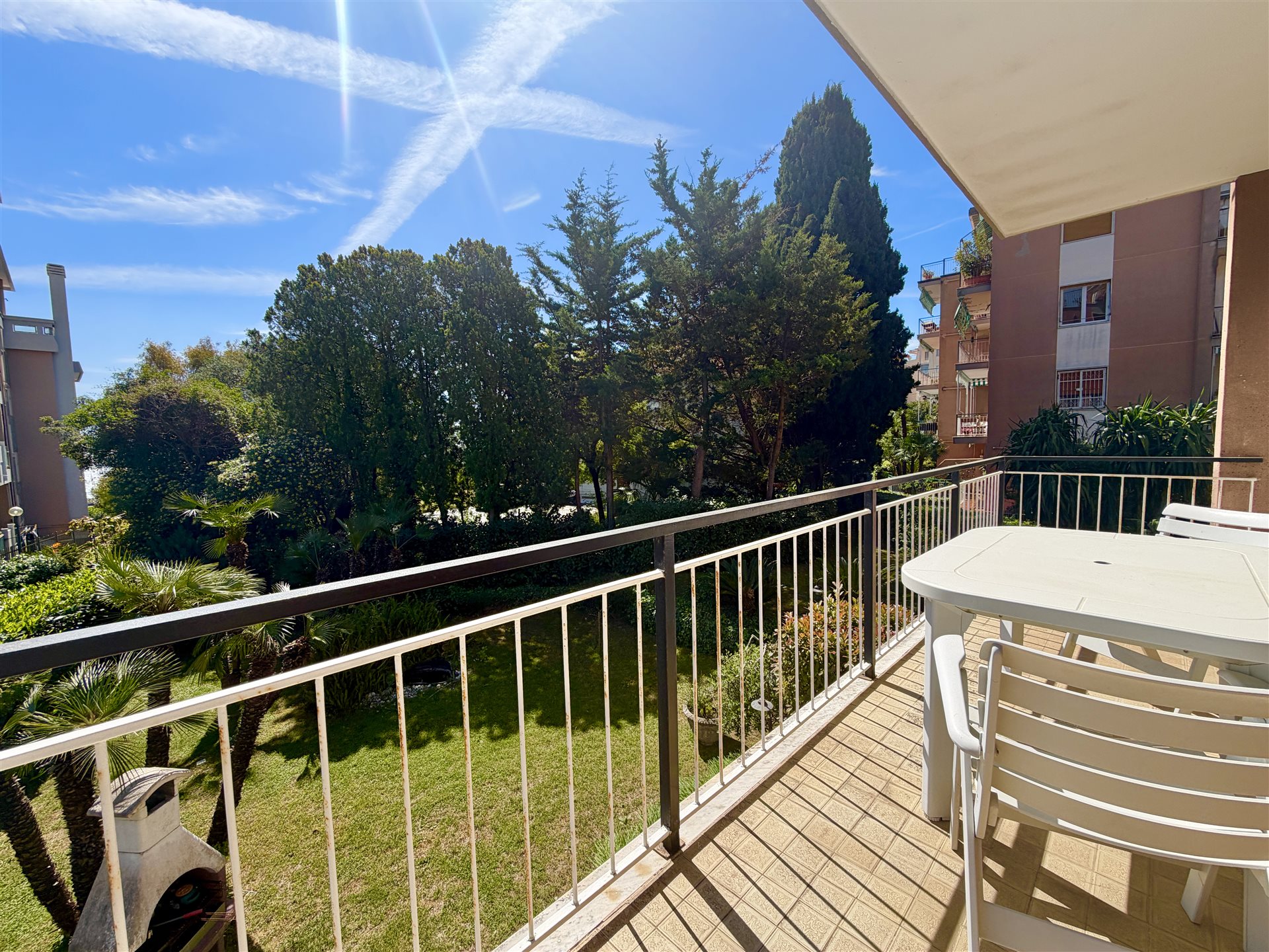 Four-room apartment with sea view, garage and cellar near the cycle path