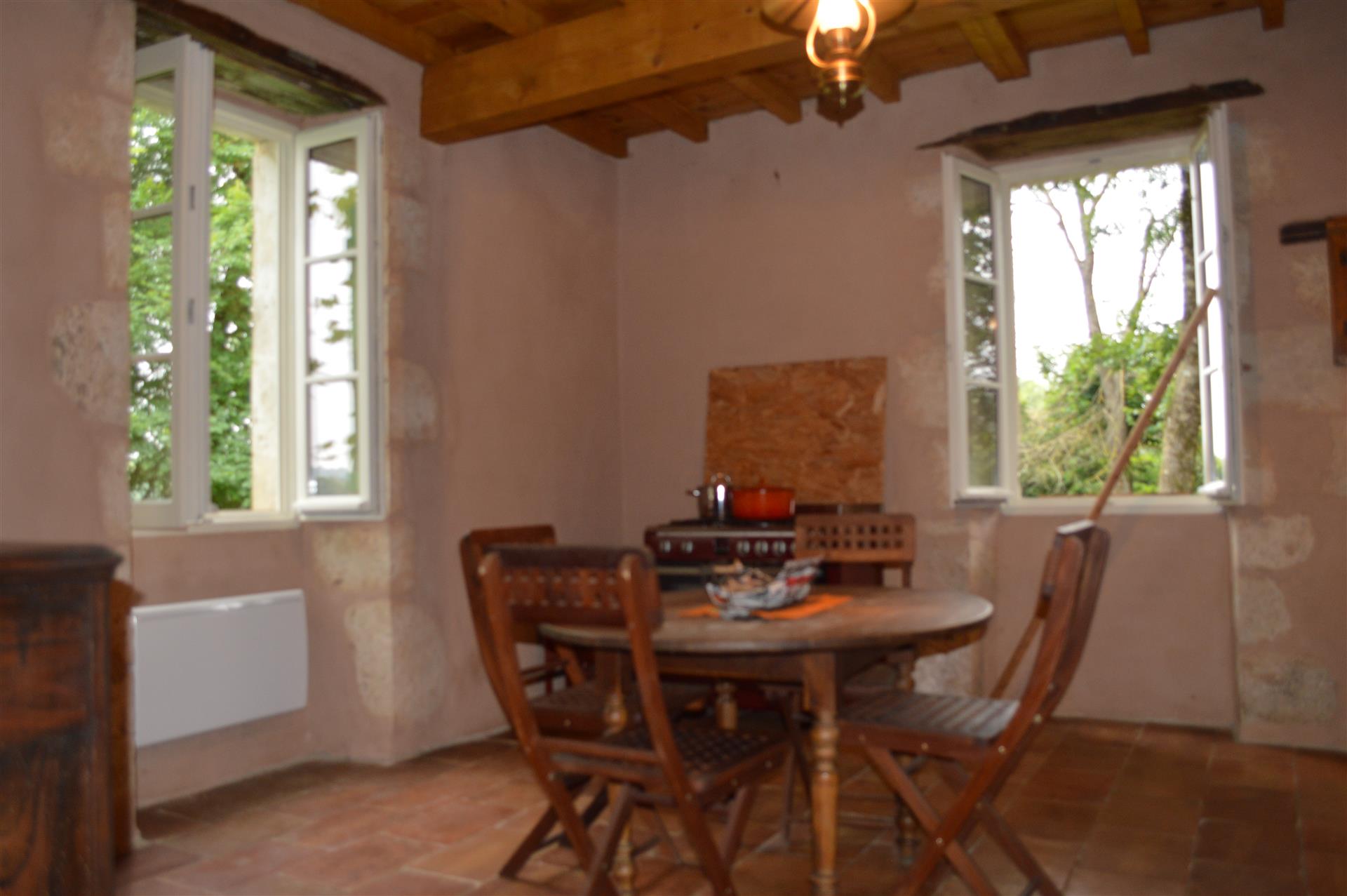 Renovated old house with outbuildings on 3000 m2
