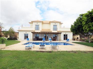 Villa with 4 bedrooms and swimming pool