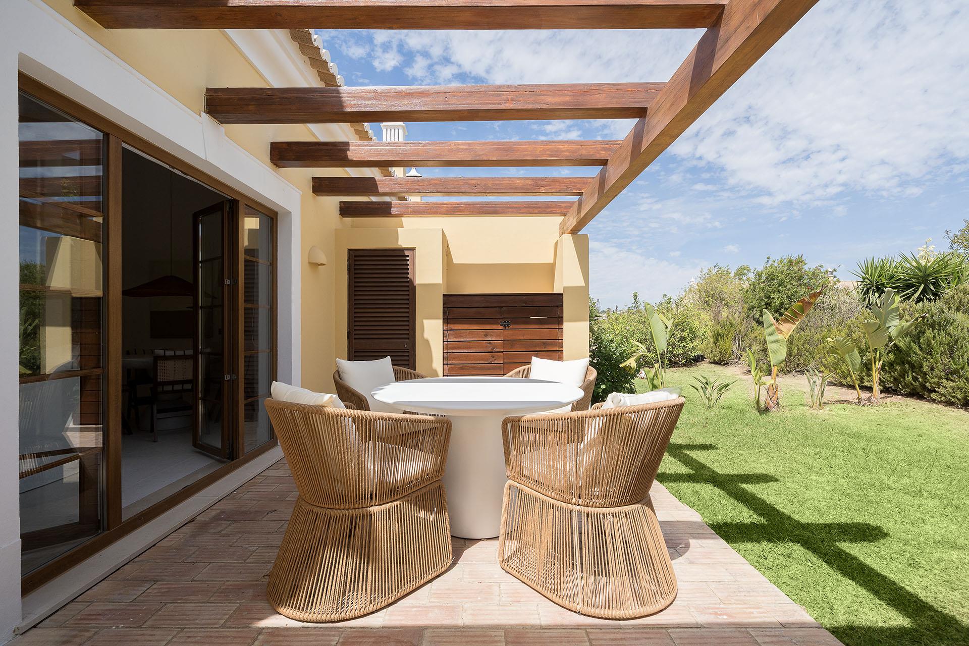 Charmante villa met 1+1 slaapkamer en mezzanine in een badplaats, dicht bij Praia da Luz en Lagos