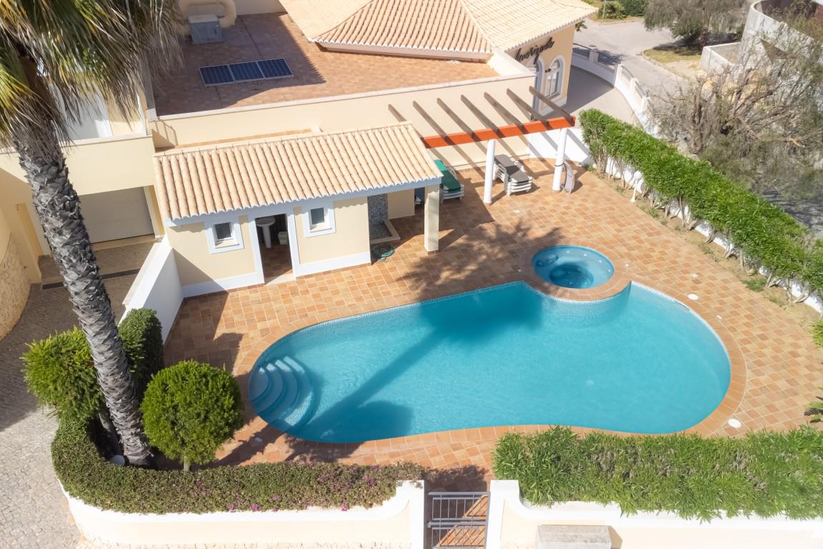 Luxury 3 bedroom duplex apartment in Porto de Mos Lagos, with sun terraces and pool