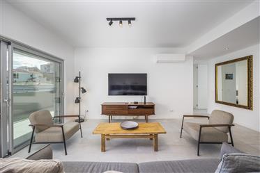 Appartement duplex modern avec grand terrasse ensoleillés au centre de Lagos
