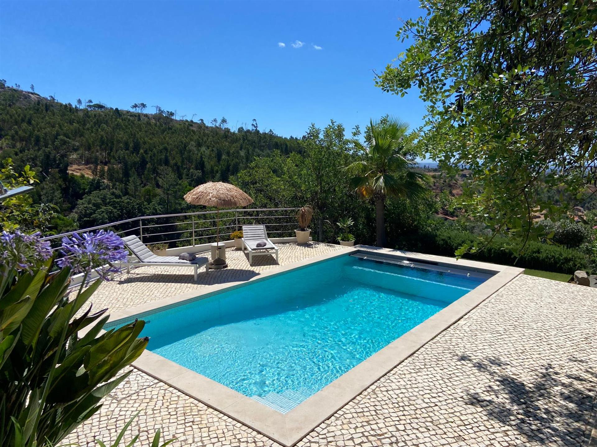 Belle maison dans la montagne de Monchique avec piscine et vue panoramique.