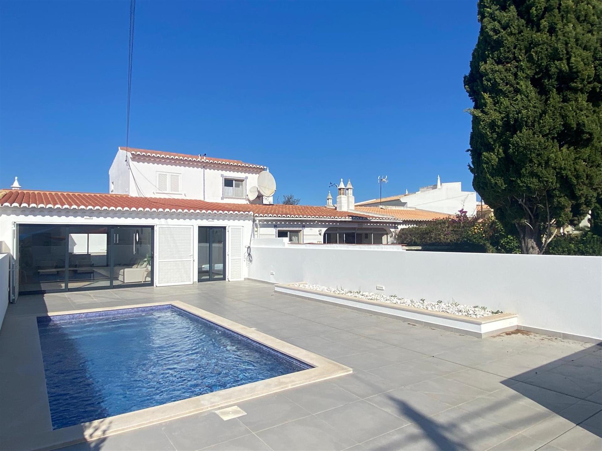 2+1 Bedroom townhouse with swimming pool in Montinhos da Luz, Lagos