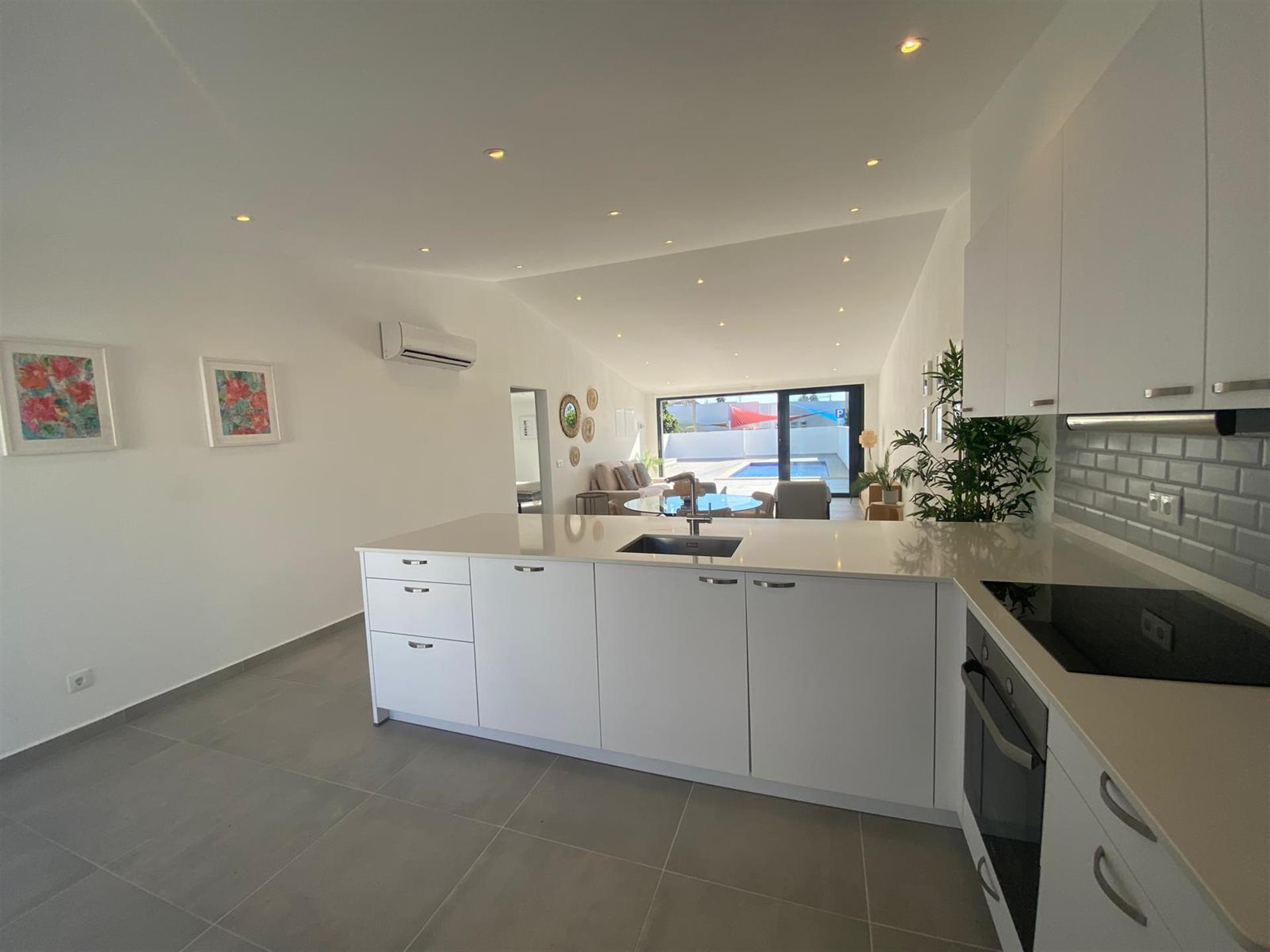 2+1 Bedroom townhouse with swimming pool in Montinhos da Luz, Lagos