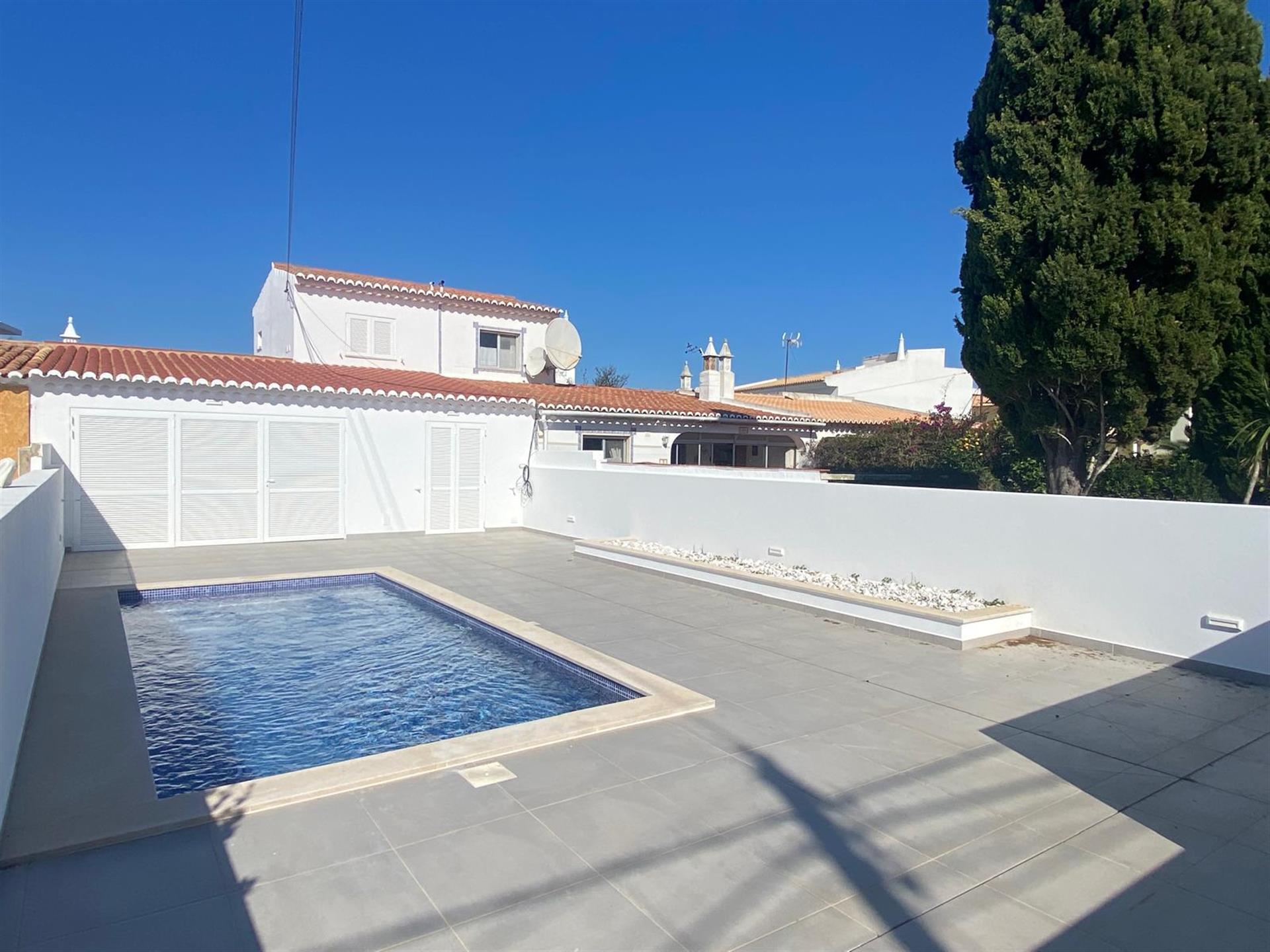 2+1 Bedroom townhouse with swimming pool in Montinhos da Luz, Lagos