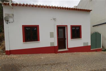 Townhouse in Salema, just steps to the beach