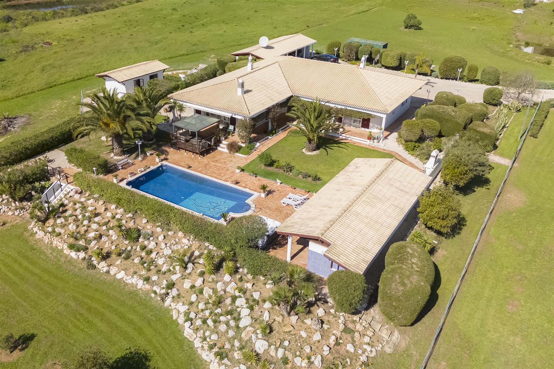 Stunning Single-Story Villa with Pool, Outdoor Spaces & Countryside Views, Close to Lagos and Beache