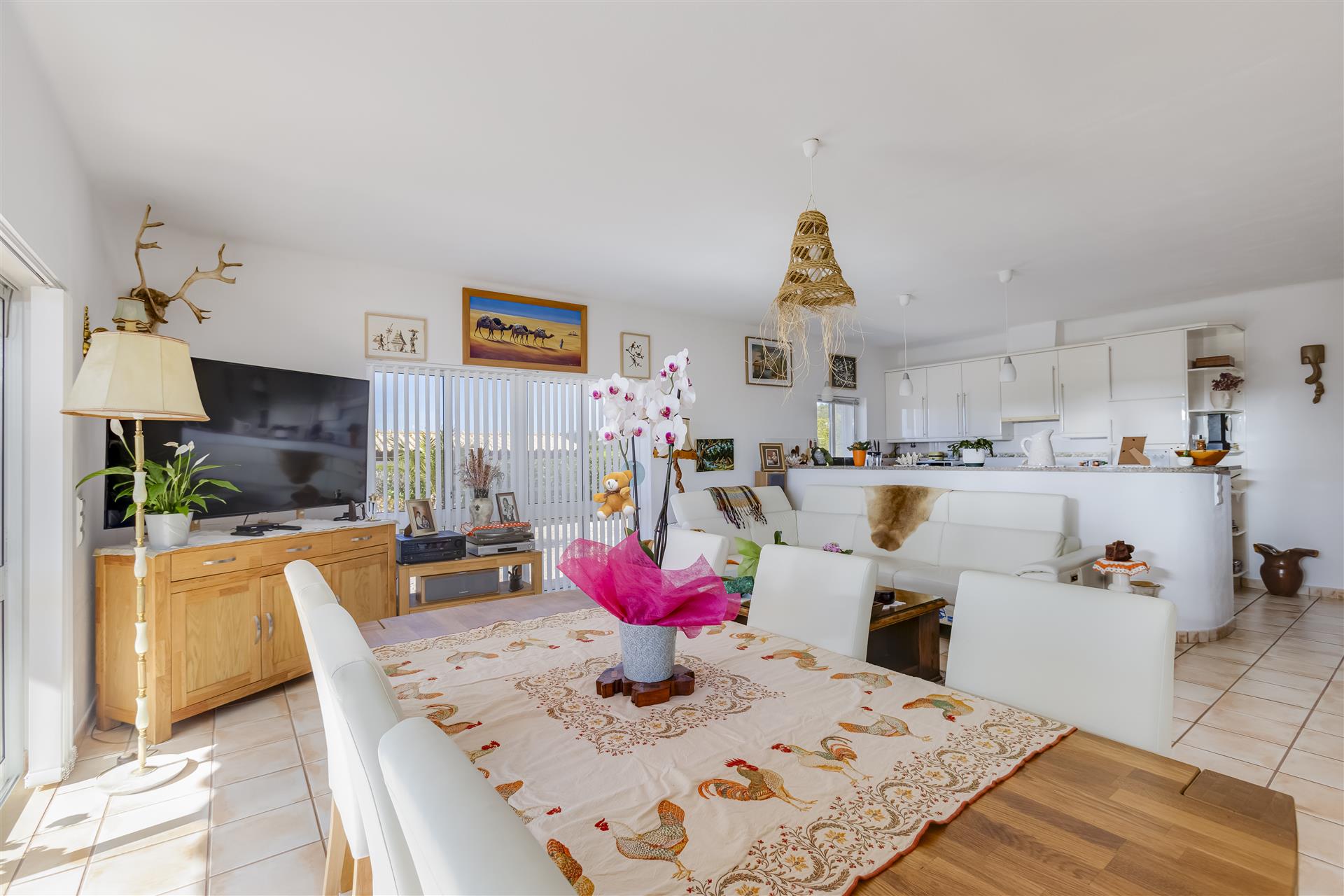 Stunning Single-Story Villa with Pool, Outdoor Spaces & Countryside Views, Close to Lagos and Beache