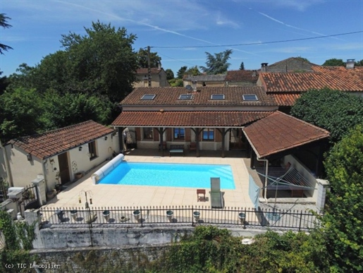 Herrliche Aussicht! Atemberaubendes Steinhaus mit drei Schlafzimmern und beheiztem Pool