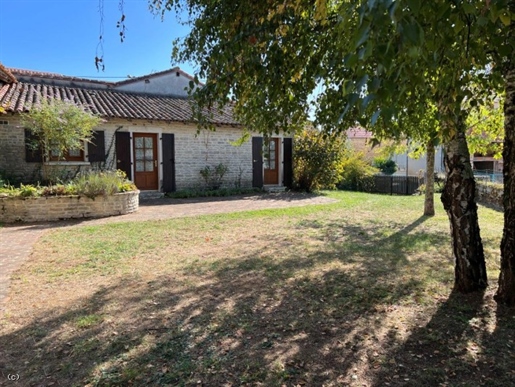 Mooi stenen huis met tuin en een recreatiegebied aan de rand van de Charente