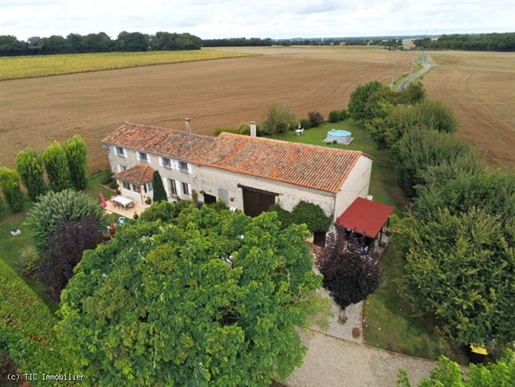 Atemberaubendes Steinhaus mit 4 Schlafzimmern und angrenzender Scheune.Blick auf die Landschaft und