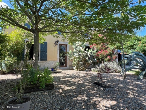 Prachtig oud huis met een adembenemend uitzicht - in de buurt van Nanteuil