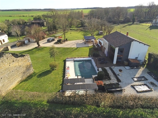 Beautiful barn conversion with Swimming Pool and large garden