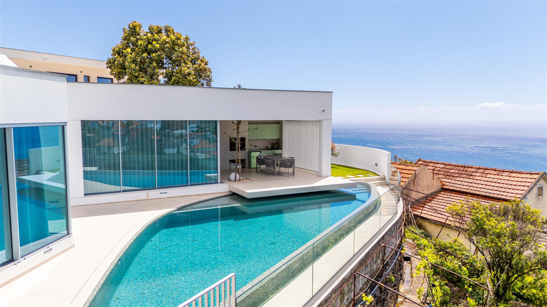 Luxury 4 Bedroom Villa with Ocean Views in São Gonçalo, Funchal