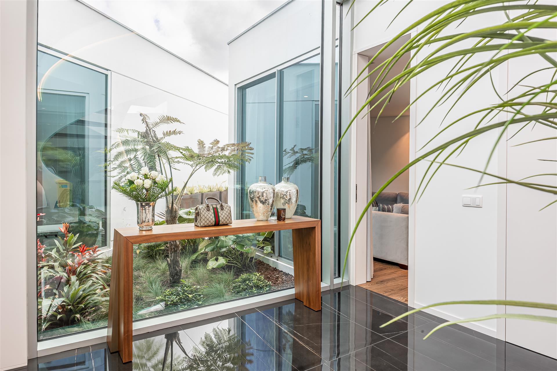 Luxury 4 Bedroom Villa with Ocean Views in São Gonçalo, Funchal