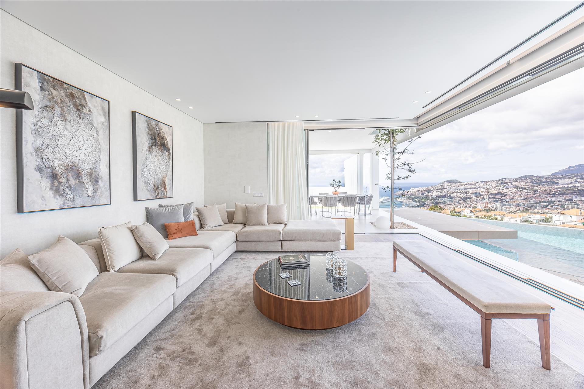 Luxury 4 Bedroom Villa with Ocean Views in São Gonçalo, Funchal