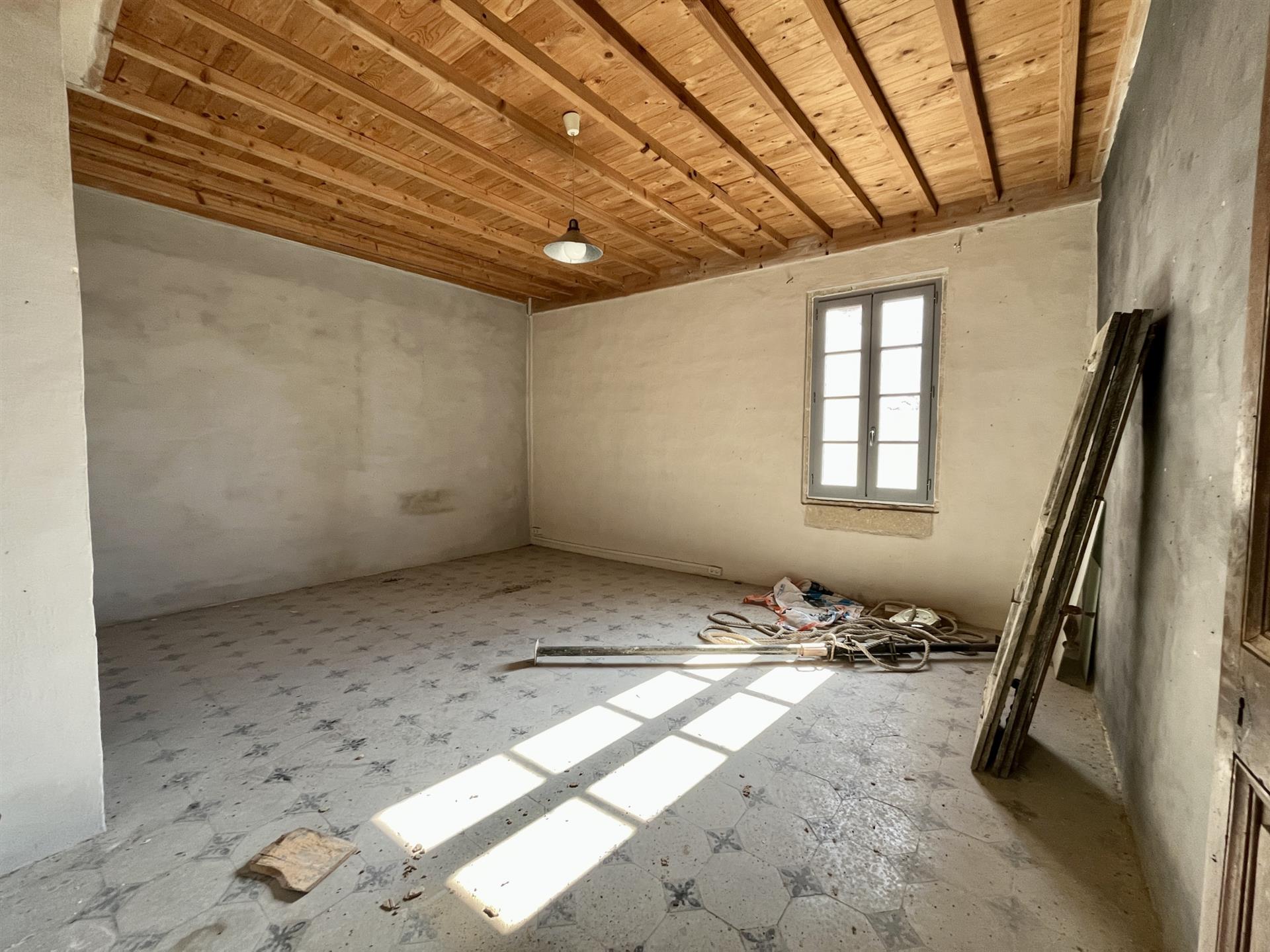 5-Room Apartment For Sale In Sommieres