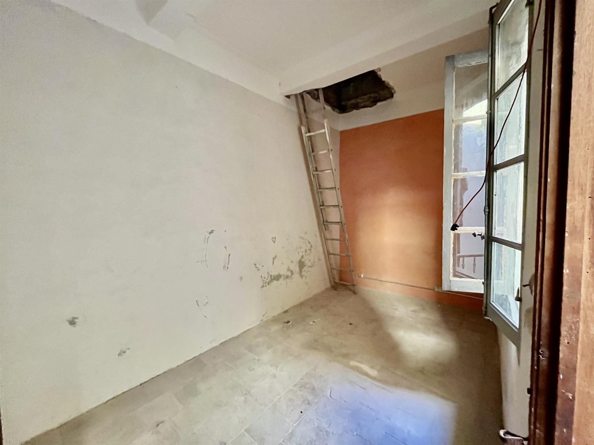 5-Room Apartment For Sale In Sommieres