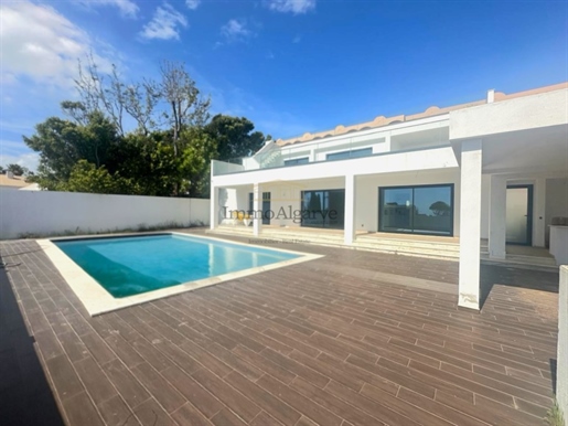 Wunderschöne freistehende Villa mit 5 Schlafzimmern in Praia da Galé