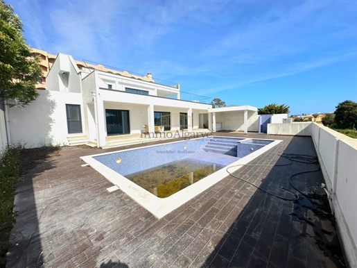 Magnificent 5 bedroom detached villa in Praia da Galé