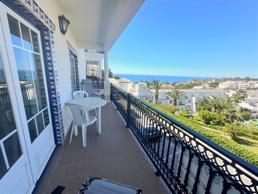 Fantastic 2 bedroom flat with sea views in the centre of Albufeira