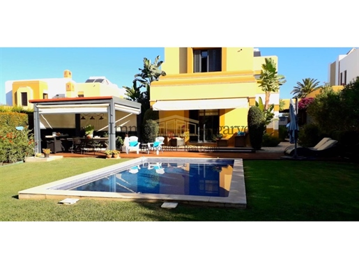 Mediterranean-Inspired 5 bedroom detached villa