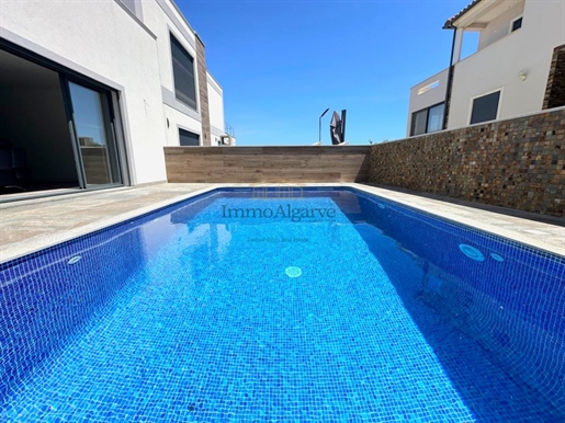 Terraced houses with swimming pool under construction in Albufeira