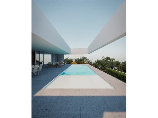 Terrain avec projet approuvé pour la construction d'une villa avec piscine